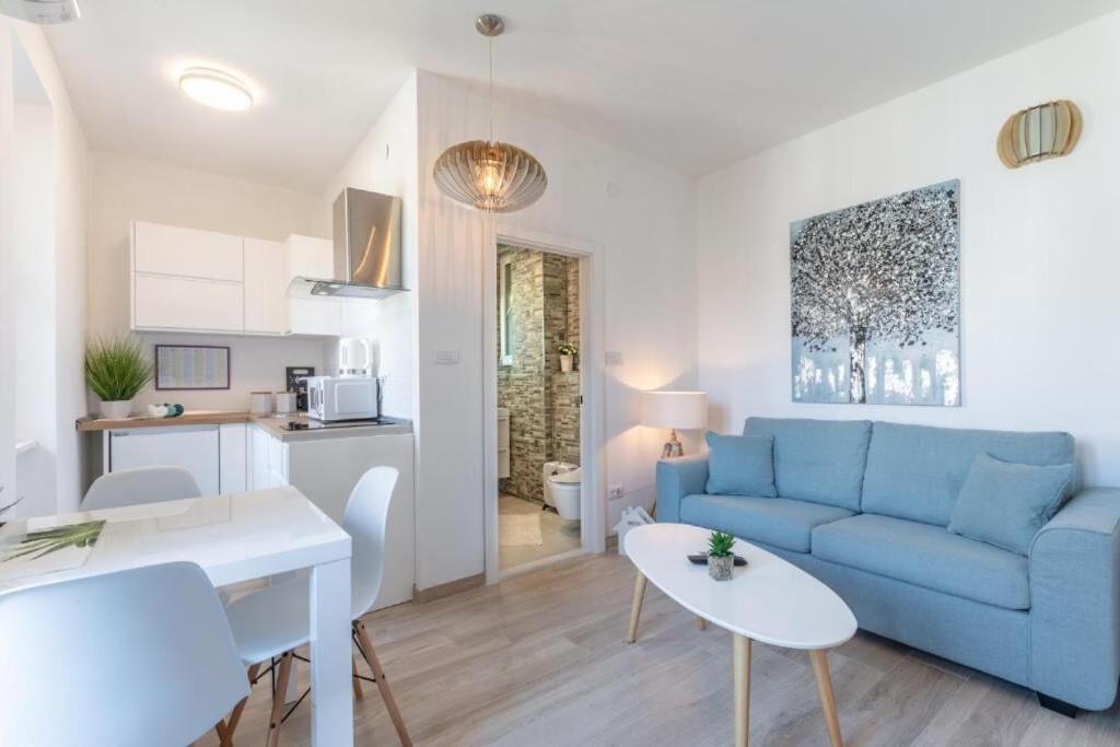 Apartments And Room Poesia Split Bagian luar foto