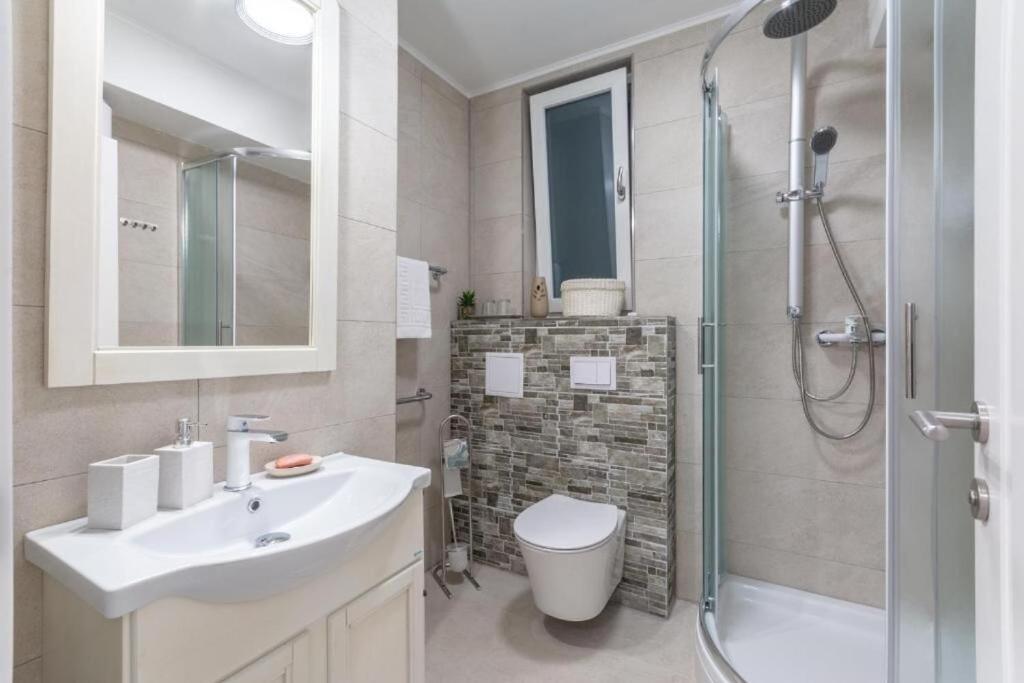 Apartments And Room Poesia Split Bagian luar foto