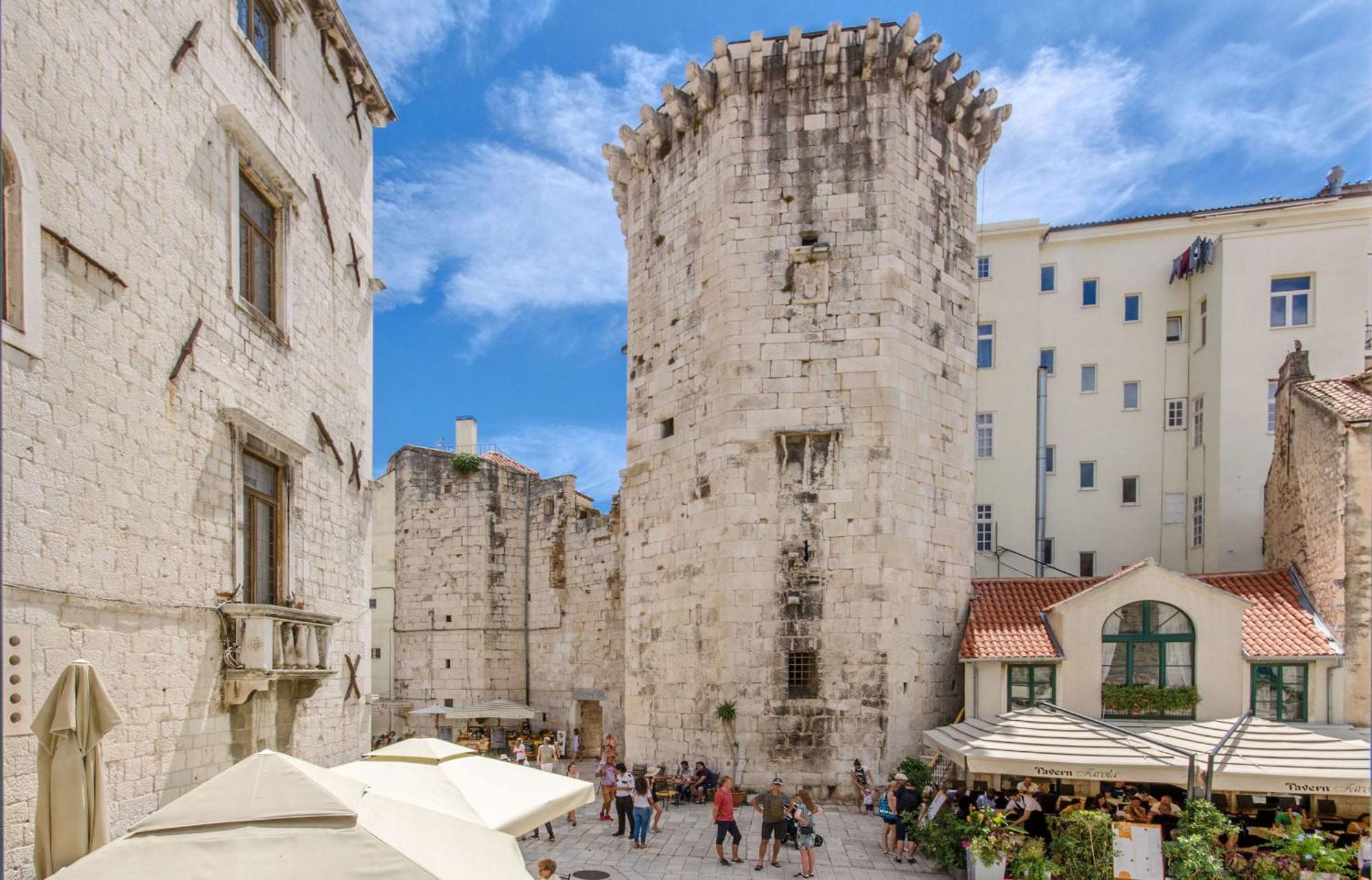 Apartments And Room Poesia Split Bagian luar foto