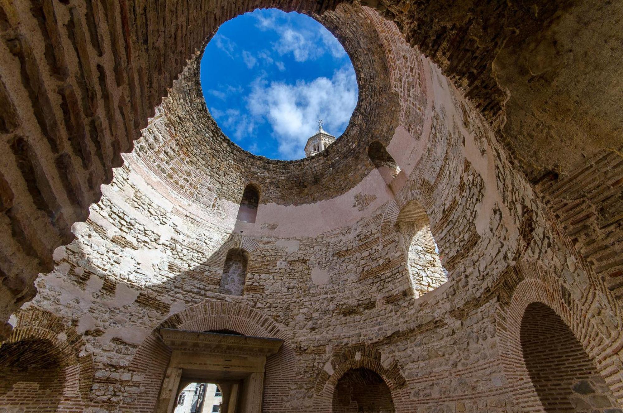 Apartments And Room Poesia Split Bagian luar foto