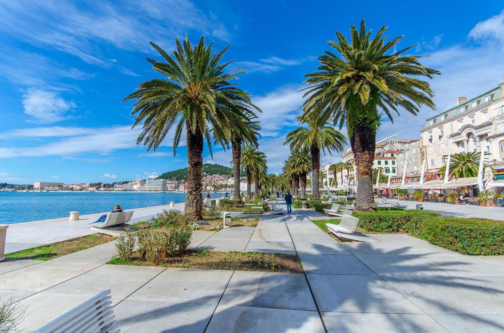 Apartments And Room Poesia Split Bagian luar foto
