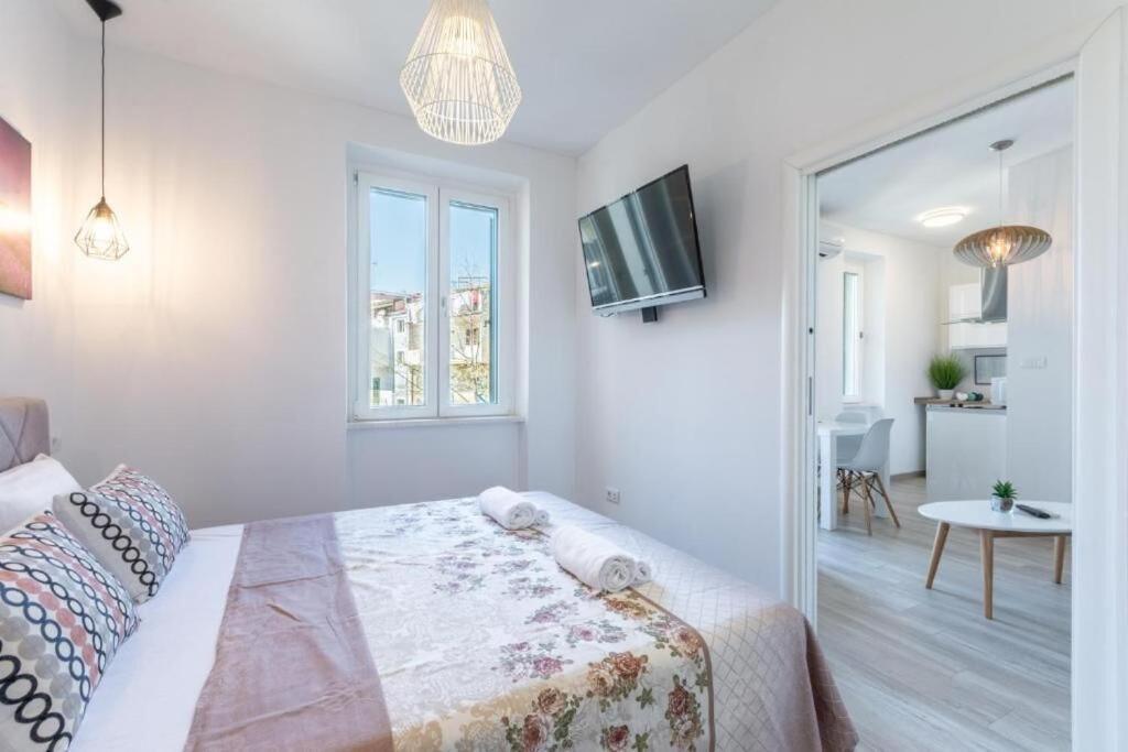 Apartments And Room Poesia Split Bagian luar foto