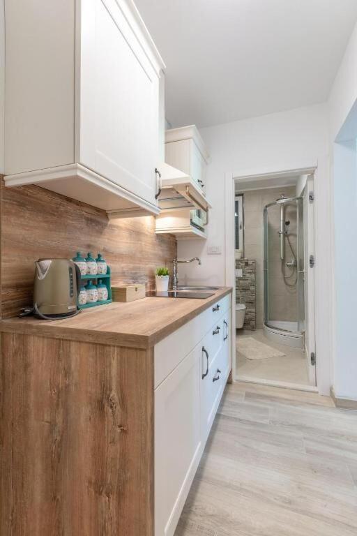 Apartments And Room Poesia Split Bagian luar foto