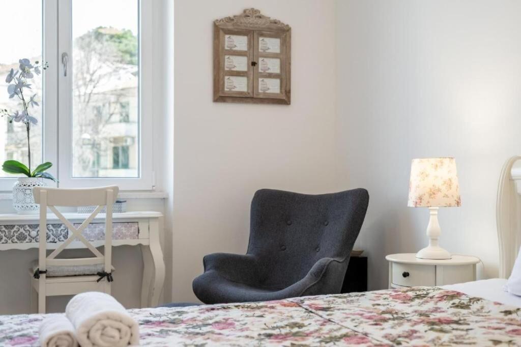 Apartments And Room Poesia Split Bagian luar foto