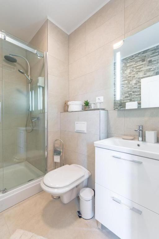 Apartments And Room Poesia Split Bagian luar foto