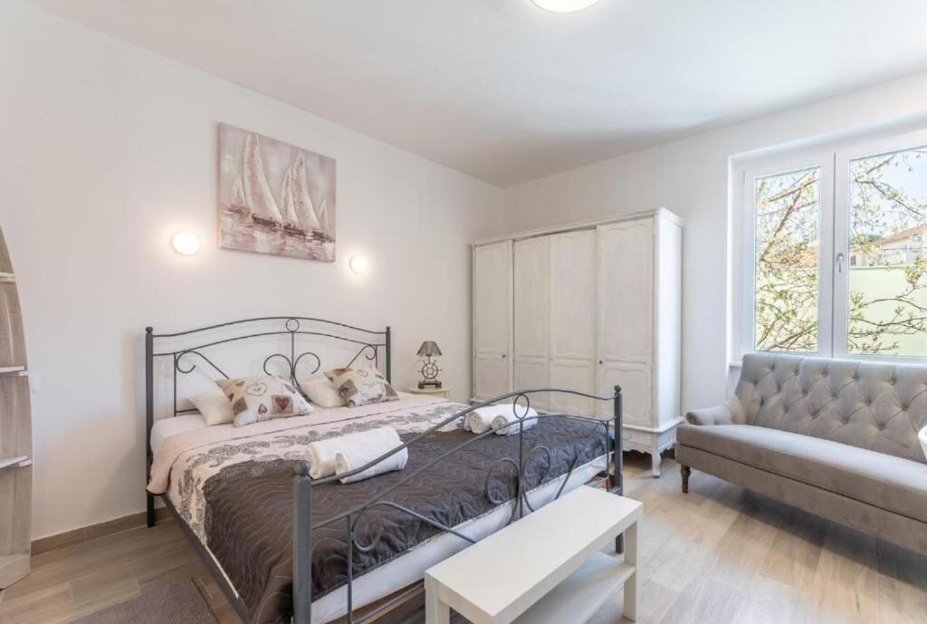 Apartments And Room Poesia Split Bagian luar foto