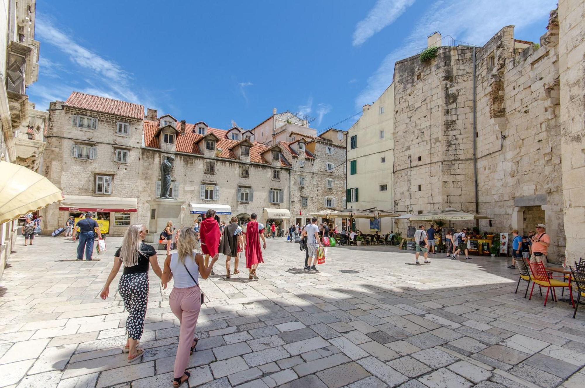 Apartments And Room Poesia Split Bagian luar foto