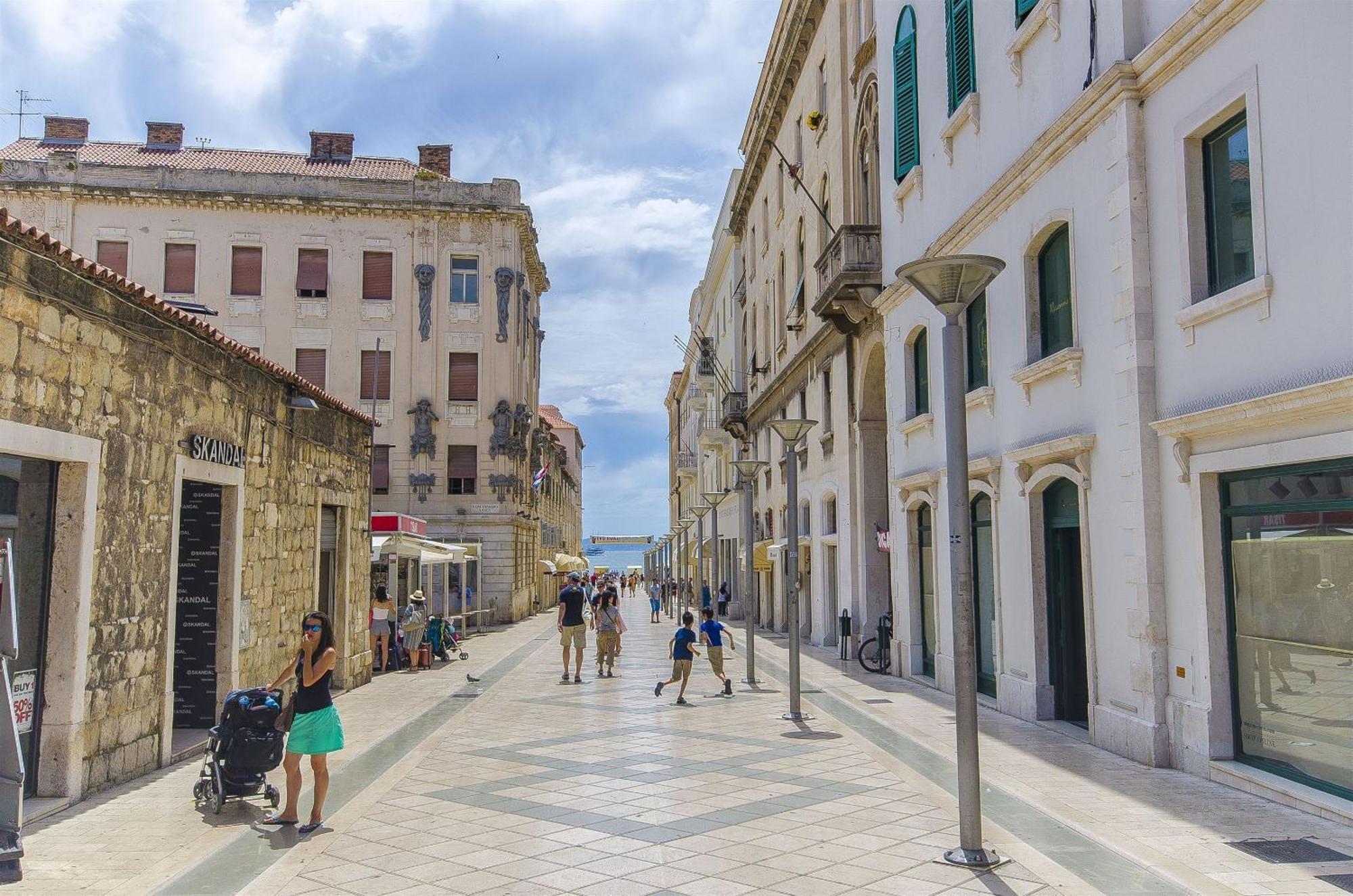 Apartments And Room Poesia Split Bagian luar foto