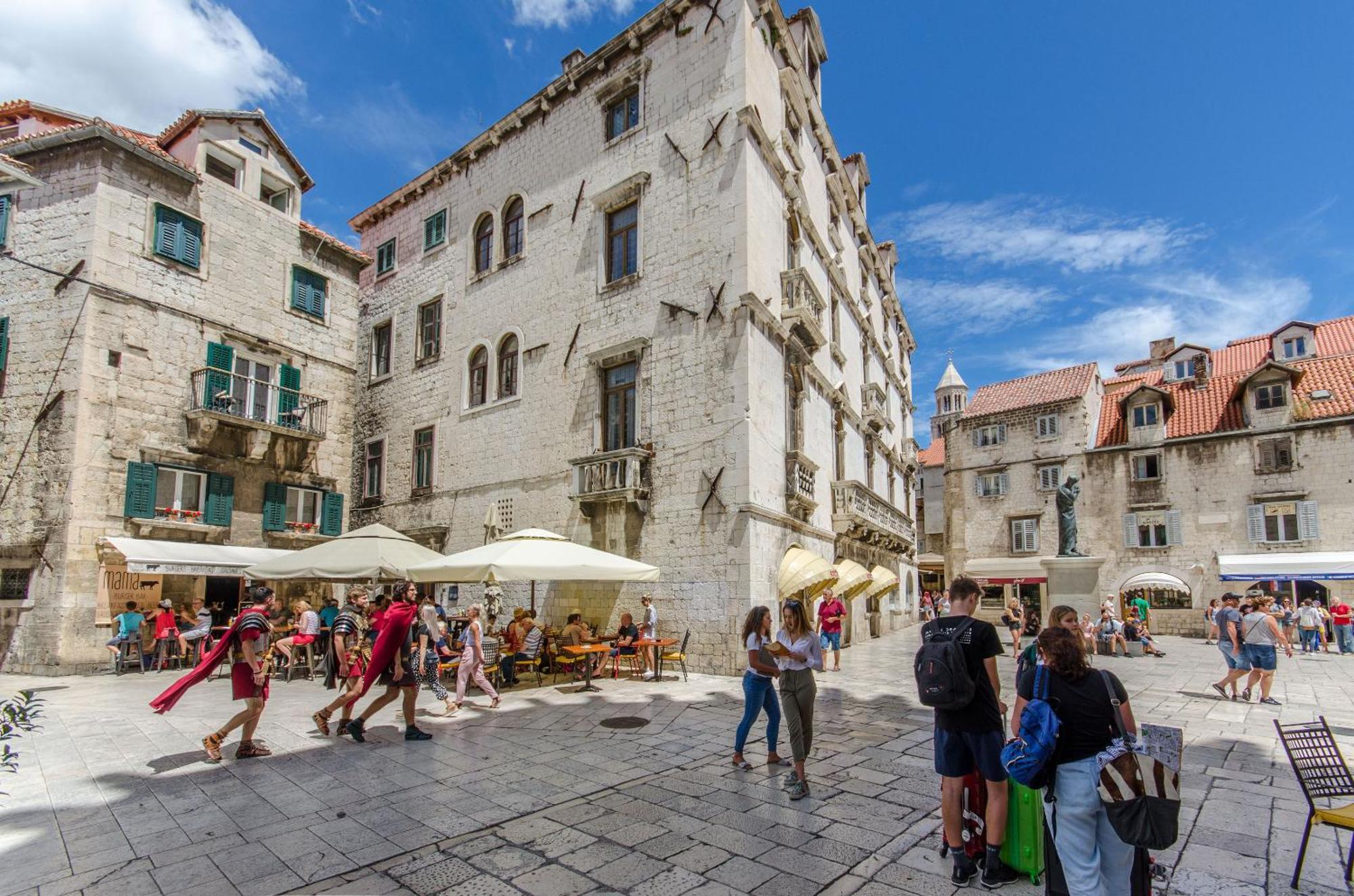 Apartments And Room Poesia Split Bagian luar foto